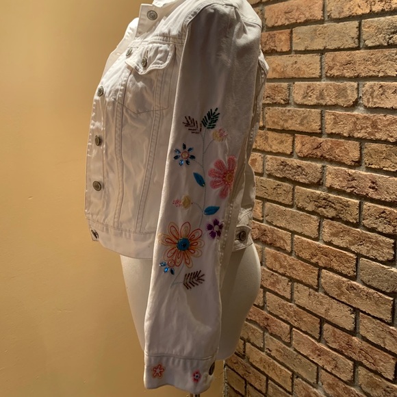 Gap white jean jacket with floral designs - Picture 4 of 5